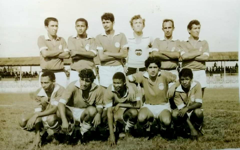 Zequinha e o futebol na rua